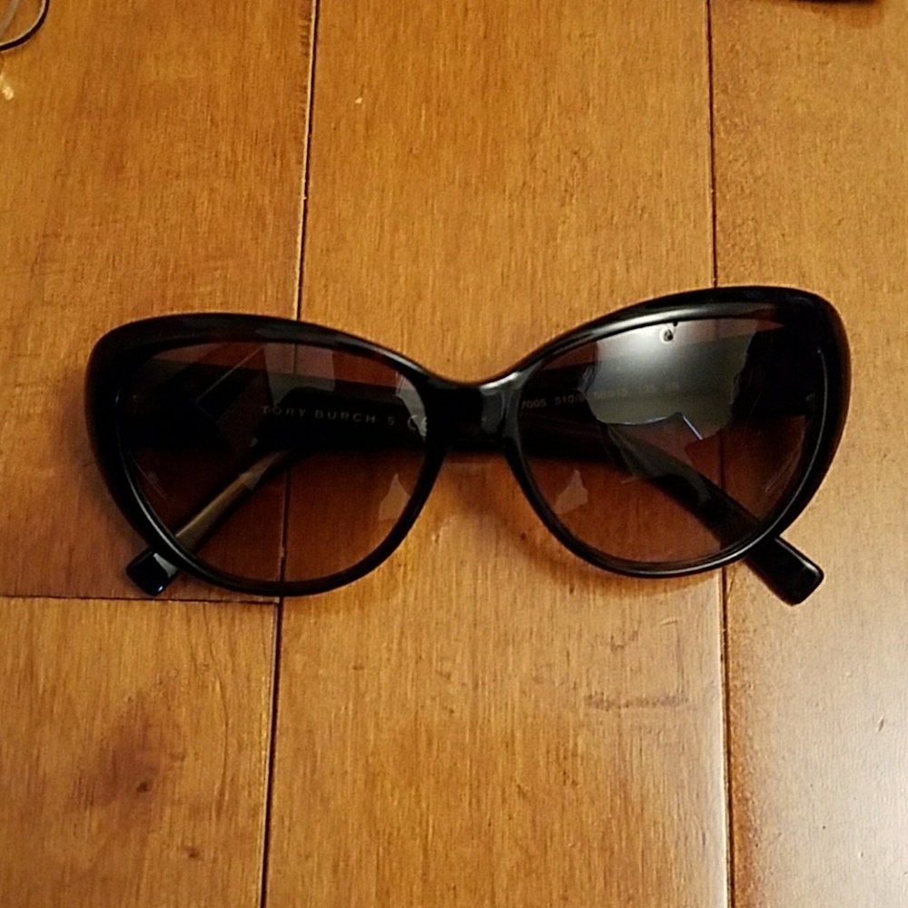 Tory Burch Cat Eye Sunglasses Tortoise